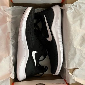 NWB Nike Free TR8 Womens Size 7